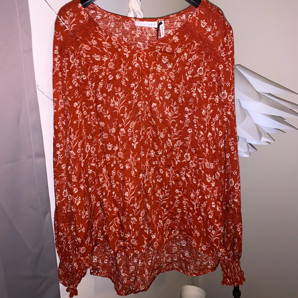 NWT Boho Crochet Trim Detail Top Floral Print